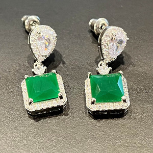 Orecchini Geometrici a Goccia con Zirconia Cubica per Donne, Eleganti Gioielli Lunghi alla Moda - Product Image 5