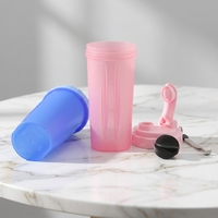 Bouteilles d'eau en plastique sans BPA de 700 ml avec logo personnalisé pour la vente en gros – Nouveauté pour la gym, les fêtes, les boissons, les shakes et les protéines à boire directement