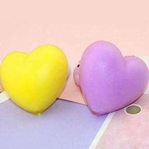 Novedosas Pelotas Antiestrés con Forma de Corazón, Juguetes Sensoriales Blandos para Niñas y Niños de 2 Años en Adelante - Product Image 4