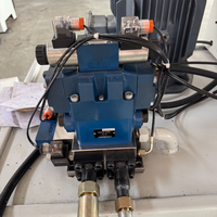 Presse hydraulique à trois poutres et quatre colonnes Y32-50T pour l'acier au carbone, l'aluminium et l'acier inoxydable