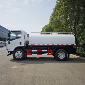 Camión Cisterna de Agua Isuzu de 5000 Litros para Limpieza de Carreteras - Product Image 6