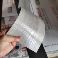 Piso Vinílico Autoadhesivo 3D Dry Back LVT PVC Plástico con Patrón Espiga para Área de Juegos Infantil de Material Virgen