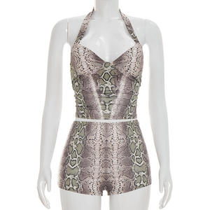 Viviblook C26ST073 Conjunto de verano para mujer, sexy, con estampado de serpiente, top sin mangas con cuello halter, pantalones cortos ajustados, conjunto de dos piezas a juego - Product Image 4