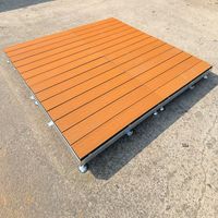 Système de terrasse modulaire en WPC co-extrudé pour l'extérieur, assemblage direct usine, idéal pour les jardins, pelouses, villas, parcs et projets paysagers