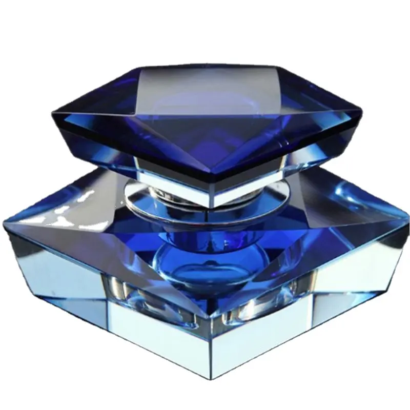 Bouteille de parfum personnalisée diamant K9 cristal décoration de voiture Table Souvenir d'affaires