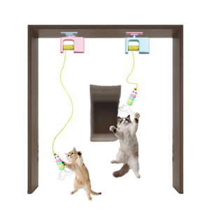 QbellPet Toptan İnteraktif Kedi Oyuncağı Duvara Monte Yo-Yo Top Oyuncağı Rastgele Kaldırma ve USB Şarj Özellikli - Product Image 1