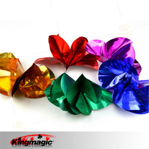 Flores de colores caen como copos de nieve, confeti baila en el aire. Fabricante de accesorios de magia para escenarios King Magic, fiestas y festivales. - Product Image 5