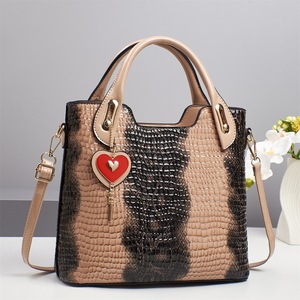 Bolsos de Hombro de Moda Vintage al por Mayor de Guangzhou, Bolsos de Mano de Cuero PU Personalizados para Mujer - Product Image 4