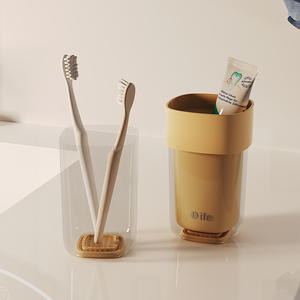 Set de Portacepillos de Dientes Life, Amarillo Limón, Portátil, para Viaje, con Vaso para Cuidado Bucal y Almacenamiento de Pasta Dental - Product Image 1