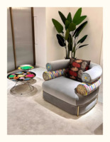 Fauteuil individuel de salon au design italien de luxe, pivotant à 360 degrés, au style affirmé, pour la détente, la discussion et l'accueil