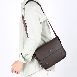 Sac à bandoulière en cuir PU vintage pour homme, sac messager personnalisé de petite taille pour homme - Product Image 4