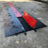 2 3 5 canaux TPU Polyuréthane Speed Bump Wire Protection ADA Compliant Access Outdoor Protector Cable Ramps with Portable Cart