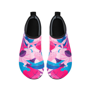 Chaussures aquatiques à séchage rapide pour hommes et femmes, chaussettes aquatiques antidérapantes à semelle souple pour la plage, la natation, la plongée avec tuba, le surf, le yoga, la randonnée - Product Image 2