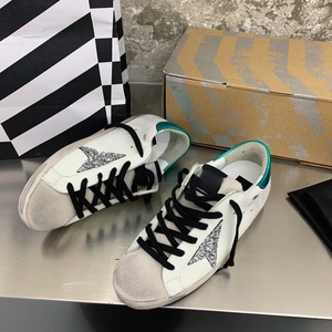 Nuevo Diseño, Zapatillas Deportivas Super Goose Blancas con Suela Dorada y Brillantina, Elegantes y Clásicas de Primavera con un Brillo Sutil para Mujer - Product Image 2