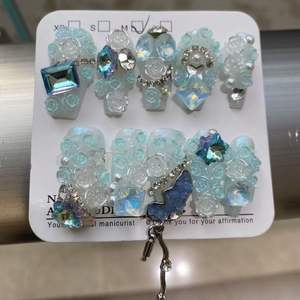 [Serie Doce Signos del Zodíaco] Uñas Postizas Hechas a Mano de <span class=keywords><strong>Libra</strong></span> - Personalizadas, Resistentes, Completamente Decoradas con Pedrería y Bolas de Pedrería 3D Florales - Product Image 3