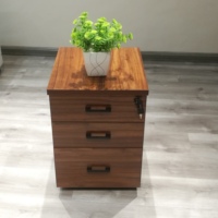 Meubles de bureau de luxe au design moderne, en bois, métal et acier, poste de travail cubique pour ordinateur de bureau pour 3 personnes