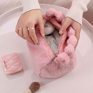 Sac à maquillage en fausse fourrure de lapin couleur bonbon pour l'automne et l'hiver, sac à main portable mignon rose en peluche, sac fourre-tout pour femme - Product Image 4