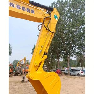 Excavadora Komatsu PC220-8 Usada de Alta Calidad Directamente de Japón Buen Estado Modelo 2022 Pocas Horas y Precio Accesible - Product Image 6