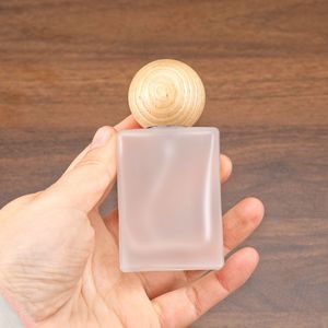 30ml Screw Mouth Perfume Subpackage <b>Bottle</b> Portable Square Flat Glass <b>Spray</b> <b>Bottle</b> Refillable <b>Empty</b> <b>Bottle</b> with Walnut Wood Cap - Product Image 4