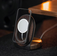 Accessoire d'étagère de bureau flexible en bois de noyer moderne support de chargeur magnétique sans fil sûr alimentation électrique respectueuse de l'environnement