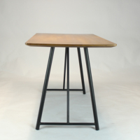 Mesa de teca de madera cuadrada larga con patas de metal Mesa de costos barata