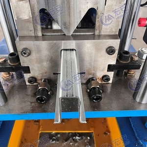 เครื่องขึ้นรูปโอเมก้ามุมฉากแบบอัตโนมัติ ความยาวคงที่ ควบคุมด้วย PLC ขับเคลื่อนด้วยมอเตอร์กำลังสูง 1300 วัตต์ - Product Image 5