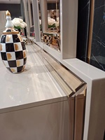 Buffet de style moderne en bois avec miroir doré, style villa italienne, luxe léger, haut de gamme, pour restaurant