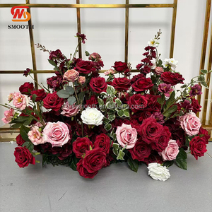 SMOOTH Camino de Mesa de Flores Artificiales Rosadas y Rojas Hechas a Mano para Decoración de Bodas y Eventos - Product Image 3