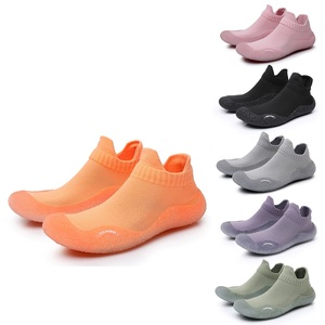 Nouvelles chaussures de plage pour femmes à séchage rapide, antidérapantes, à semelle souple, pour la marche aquatique et la randonnée en rivière, chaussures de fitness et de yoga pour l'intérieur - Product Image 1