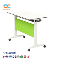 Table de formation mobile compacte avec cadre blanc, panneau de protection vert et roulettes, pliable pour réunions de bureau, salles de formation et salles de classe