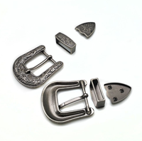 Langming Boucle à ardillon trois pièces rétro en alliage, finition argent antique, avec logo personnalisé, plaquée et imprimée par transfert thermique, motif fleur de Tang Grass