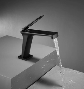 อ่างล้างหน้าทองเหลืองสไตล์ยุโรปพร้อมก๊อกน้ำตกหมุนได้360องศาห้องน้ำร้อน/เย็นแบบคลาสสิกใต้อ่างล้างจานสำหรับโรงแรมทองแดงสีดำ - Product Image 1