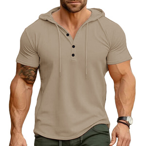 <span class=keywords><strong>T</strong></span>-<span class=keywords><strong>shirt</strong></span> de fitness à manches courtes de style européen américain pour hommes, coupe ajustée, haut à capuche, chemise Henley en tissu tricoté pour le sport et le fitness - Product Image 1