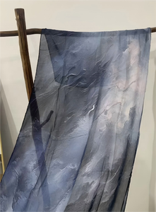 Le stampe floreali stampate su modal aggiungono un tocco di raffinatezza discreta e valorizzano l'aspetto generale della <span class=keywords><strong>sciarpa</strong></span> da donna. - Product Image 3