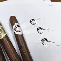 Étiquettes de cigares personnalisées simples avec bande de cigare gaufrée en feuille rouge et noire pour différentes calibres