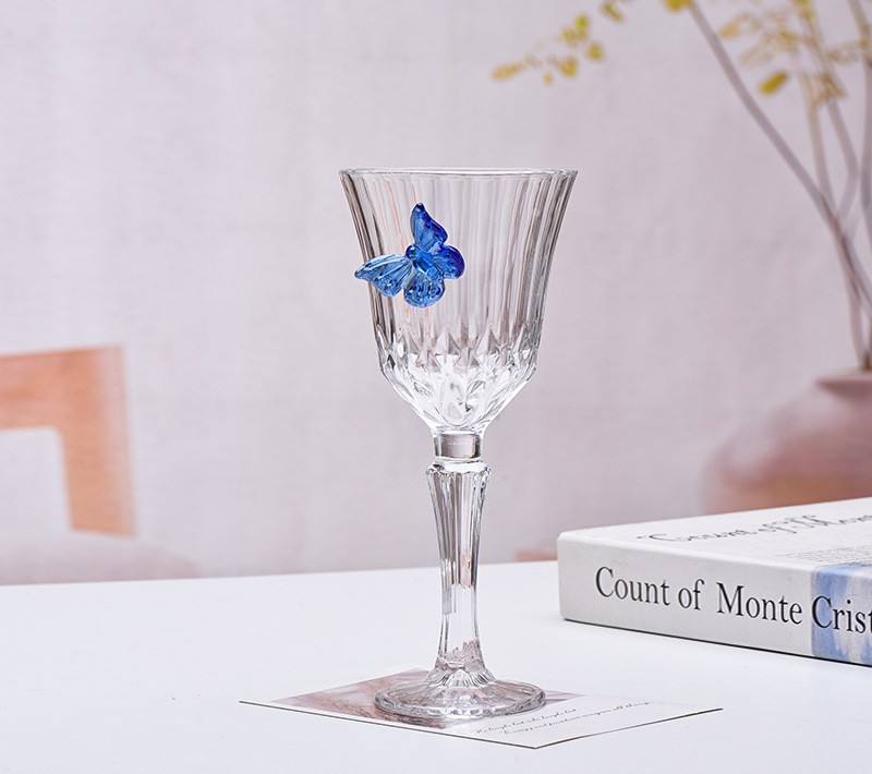 Tasse en verre à pied sculpté papillon bleu 255 ml