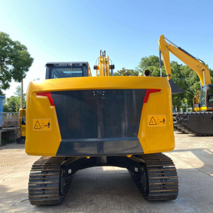 Excavatrice sur chenilles polyvalente 913F de 13,5 tonnes avec godet de 0,55 m³ pour l'aménagement paysager et le creusement de fossés - Product Image 4