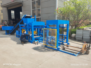 Ligne <span class=keywords><strong>de</strong></span> production automatique <span class=keywords><strong>de</strong></span> blocs creux et <span class=keywords><strong>de</strong></span> briques en ciment motorisée contrôlée par PLC avec boîte <span class=keywords><strong>de</strong></span> vitesses 220V/380V/440V - Product Image 5