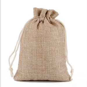 Mini sac cadeau en jute personnalisé avec cordon de serrage - Product Image 2