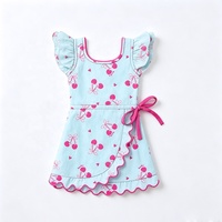 Robe débardeur à imprimé fruits mignons pour petites filles, avec volants aux épaules, ourlet festonné et nœud papillon, idéale pour les vacances et les jeux des enfants