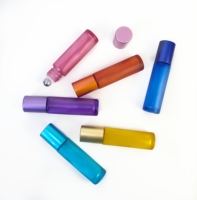 Lanjing Bouteilles à rouleaux en verre givré de 10ml avec boule à rouleaux en acier inoxydable Couleur arc-en-ciel