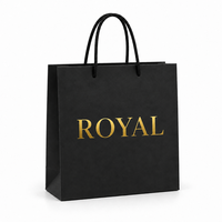 Sac shopping en papier noir mat avec logo personnalisé et poignées torsadées pour l'emballage de vêtements de boutique et de cadeaux