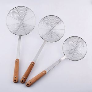 Écumoire en acier inoxydable avec manche en bois pour la cuisson et la friture - Product Image 3