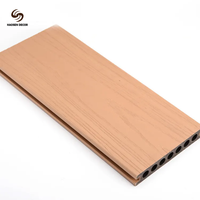 Planche de terrasse en WPC co-extrudé durable anti-UV pour terrasse et patio