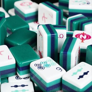 ชุดไพ่นกกระจอกไม้ไผ่แบบพกพาสั่งทำพิเศษ รุ่นใหม่ขายส่ง ยี่ห้อมิสดาร์ลิ่ง 160 ชิ้น สลักลาย 4 ชั้น หรูหรา สีเขียวอะคริลิก ไพ่นกกระจอกอเมริกัน - Product Image 3