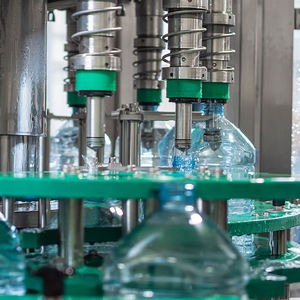 FAYGO UNION крупномасштабная автоматическая линия газированных напитков, начинка 3 в 1, чистая конструкция из нержавеющей стали, CE, проект под ключ - Product Image 5