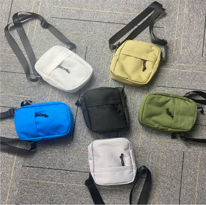 حقيبة كتف ناعمة وعصرية عالية الجودة بتصميم وطني للنساء والرجال - Product Image 6