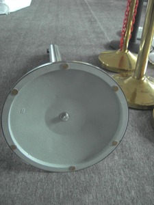 Edelstahl-Absperrpfosten mit 51mm Schlankem Stab und 7kg Gusseisen-Basis für Zuverlässige Menschenmengenkontrolle - Product Image 6