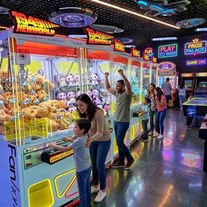 Machine de jeu d'arcade d'intérieur de haute qualité à monnayeur pour la pêche de poupées, en métal, pour salles d'arcade et centres commerciaux - Product Image 2