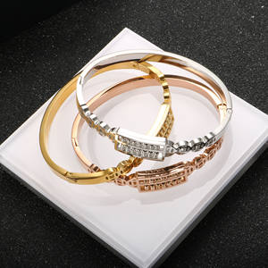 Brazalete ajustable de acero y titanio chapado en oro, joyería de moda al por mayor, brazalete <span class=keywords><strong>abierto</strong></span> hueco de acero inoxidable - Product Image 4